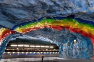 Swedia punya stasiun MRT yang jadi galeri seni terpanjang di dunia!