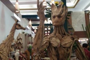 Patung kayu Groot karya seniman Indonesia dijual Rp 30 juta