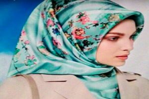 Hijab ala Turki ini  elegan dan cocok untuk pemula