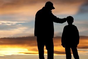 10 Kelakuan konyol yang cuma bisa dilakukan ayah dan anaknya