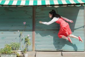 10 Foto levitasi ala fotografer Jepang ini keren banget