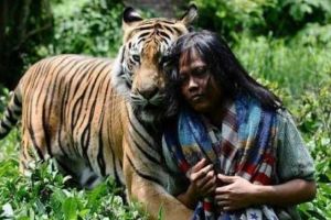 Kisah persahabatan manusia & harimau di Malang ini jadi sorotan dunia
