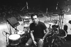 5 Aksi Rio Alief, additional drummer band NOAH
