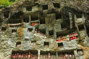 7 Potret ritual penguburan di Tana Toraja, unik banget