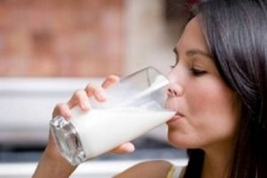 Jarang disadari, ini 3 manfaat minum susu menjelang tidur
