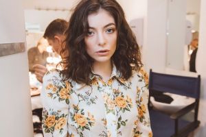 Solois internasional Lorde akan menggelar konser di  Indonesia