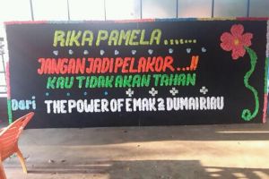 Viral! Bom karangan bunga kepada pelakor di Kota Dumai, Riau