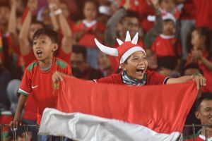 10 Potret keseruan suporter Timnas Indonesia vs Vietnam