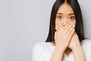 Begini 5 cara agar terhindar dari bau mulut, biar makin percaya diri