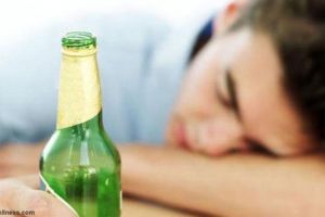 Ini 5 bahaya minuman beralkohol buat kesehatanmu