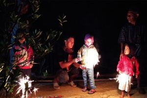5 Kembang api ini aman dimainkan anak-anak menjelang Hari Raya