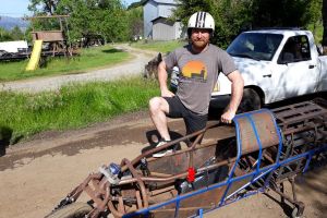 Pria ini membuat sepeda motor listrik jet darat dari bahan bekas