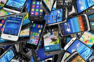 Tak kenal merek, ini ciri ponsel yang segera diblokir di Indonesia