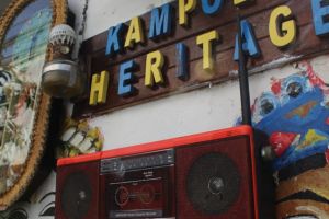 Serunya foto ala vintage di Kampoeng Heritage Kajoet, Malang