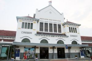 Angkut tebu hingga transit KLB, ini 4 fakta sejarah Stasiun Cirebon
