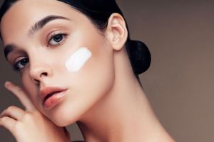 6 Urutan pemakaian skin care sehari-hari yang benar dan tepat