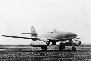 Messerschmitt Me-262, pesawat jet pertama beroperasi di medan perang