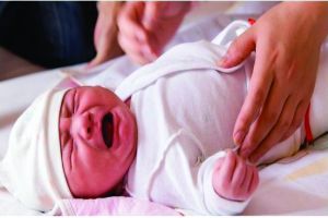 Segera atasi diare pada bayi dengan 4 cara tepat berikut ini
