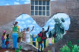 Para pemuda ini membuat mural sebagai media pembelajaran
