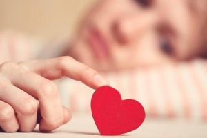 4 Hal yang harus dihindari saat jatuh cinta