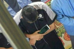 7 Tingkah konyol di dalam masjid ini bikin geleng-geleng kepala