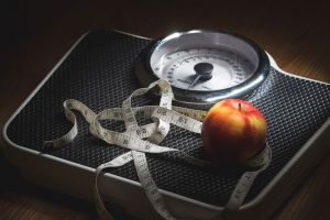 7 Cara mudah menurunkan berat badan tanpa diet dan olahraga