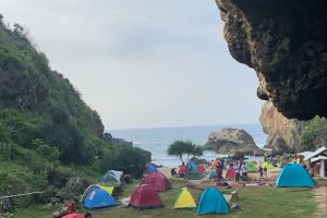 4 Pantai keren di Jogja ini asyik buat tempat camping
