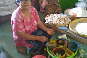 Menjaga tradisi minum jamu, salah satu warisan nenek moyang