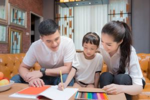 6 Cara agar belajar di rumah bersama anak jadi menyenangkan