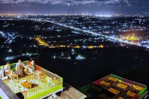 Menikmati keindahan lampu kota Yogyakarta dari Bukit Bintang