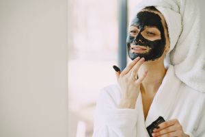 Tips sederhana merawat kesehatan kulit wajah dari dalam dan luar