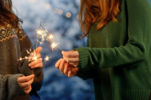 5 Aktivitas seru menyambut Tahun Baru saat di rumah saja