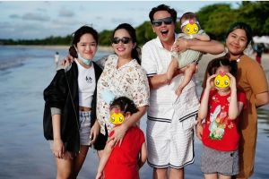 Ajak anak istri, ini 7 momen liburan keluarga Andhika Pratama di Bali