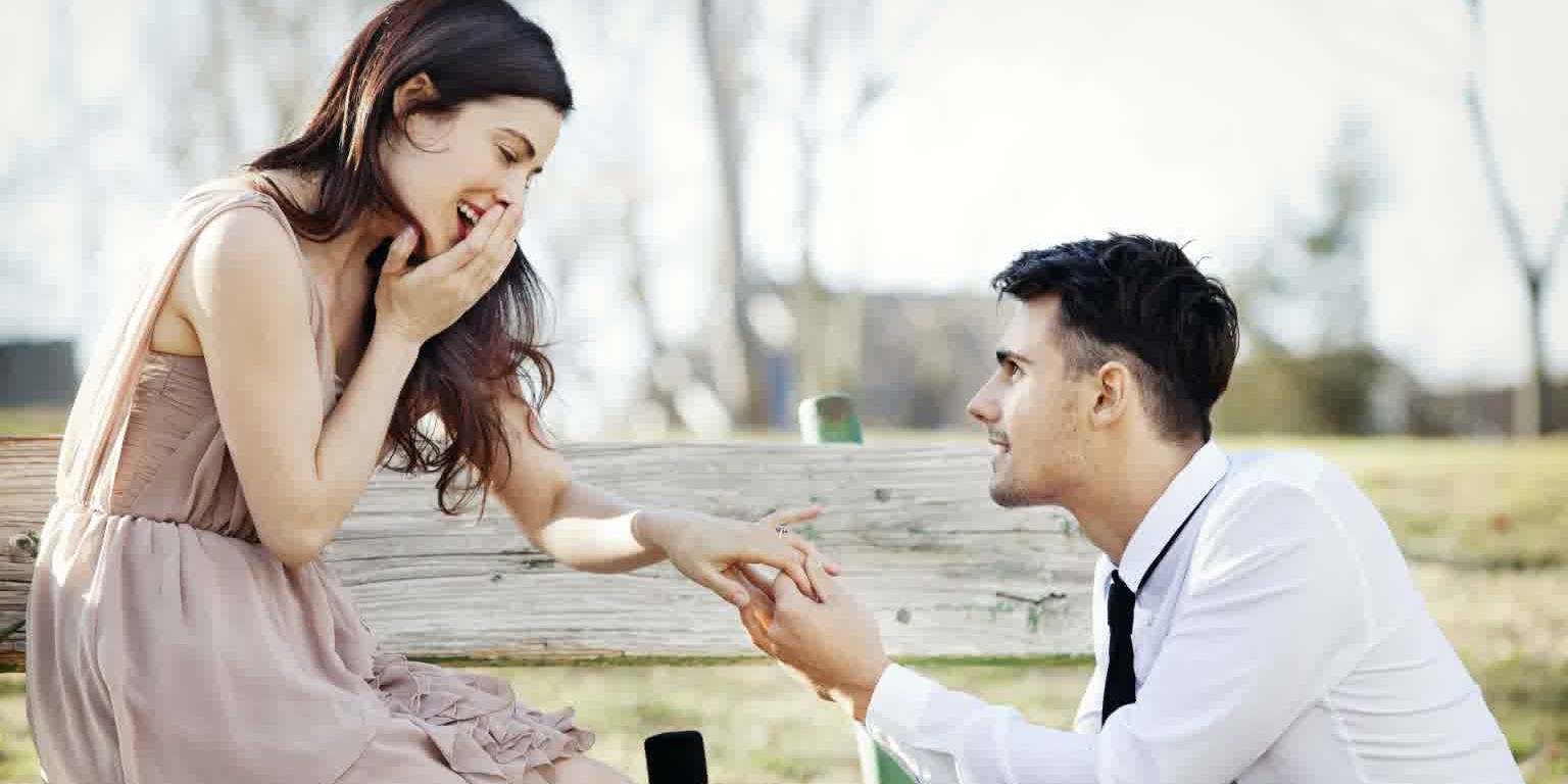 5 Inspirasi cara melamar kekasih yang romantis banget