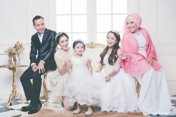 4 Keluarga artis ini pilih foto bersama keluarga dibanding dengan geng