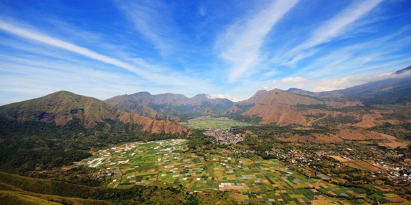 7 Destinasi wisata di kaki Gunung Rinjani ini keindahannya memukau