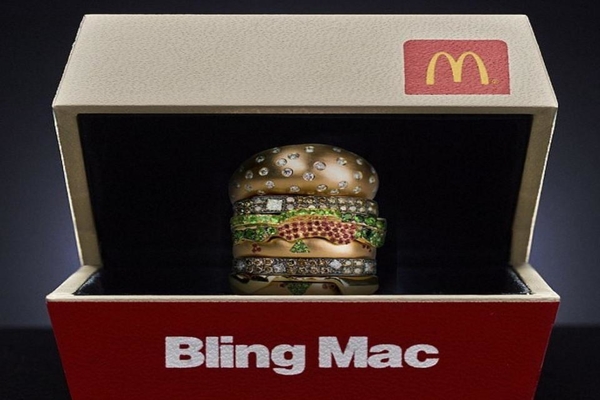 Rayakan Valentine, McDonalds bagi-bagi burger bertabur emas & berlian
