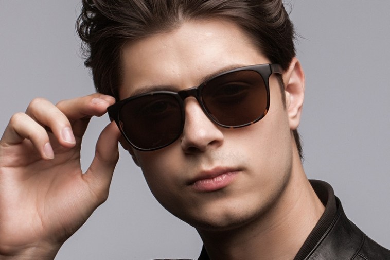 6 Tipe kacamata pria terbaru yang bikin cewek-cewek langsung ngelirik