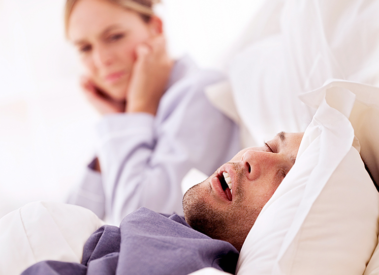 Lakukan 6 kebiasaan ini biar kamu nggak ngorok lagi ketika tidur