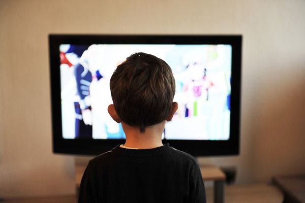 Para ilmuwan menjelaskan jika televisi mempengaruhi warna mimpi kita