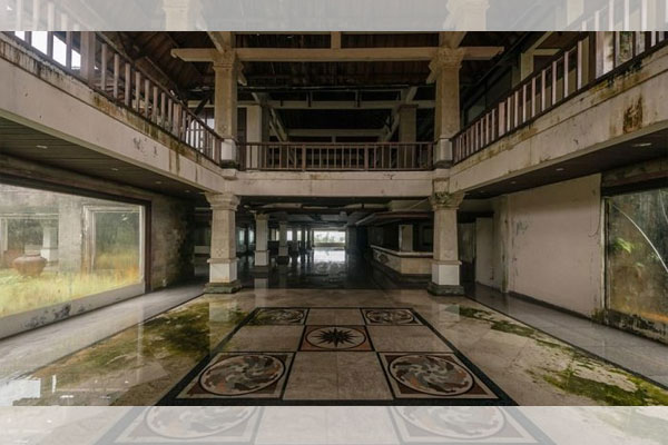 The Ghost Palace, hotel megah yang mencekam di Bali