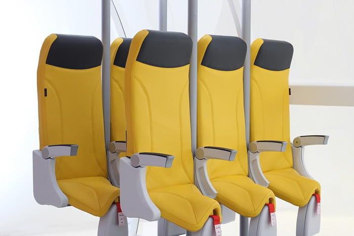 Desain terbaru kursi pesawat yang bikin penumpangnya nyaris berdiri