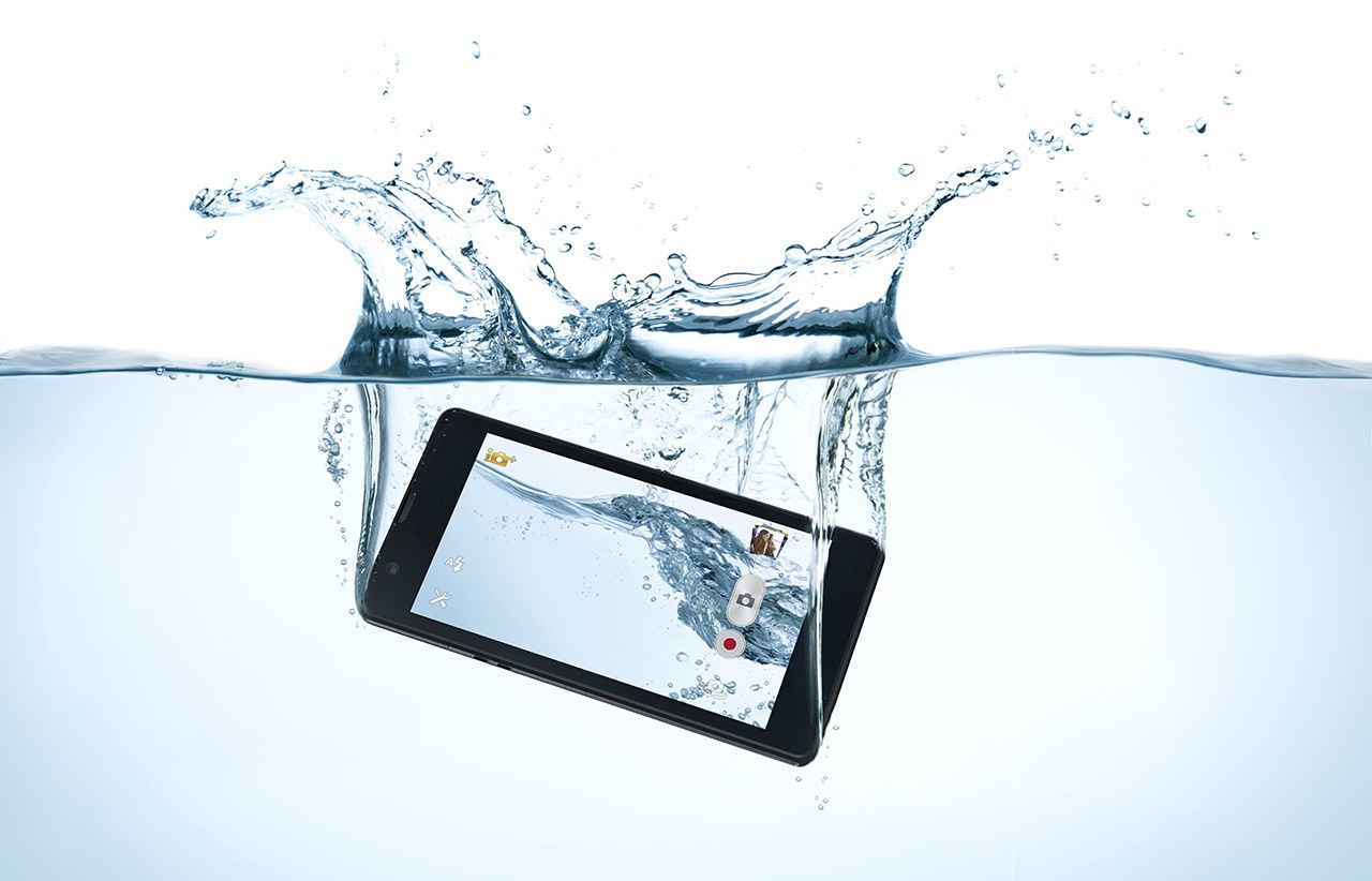 Jangan lakukan 7 hal ini jika smartphonemu terkena air
