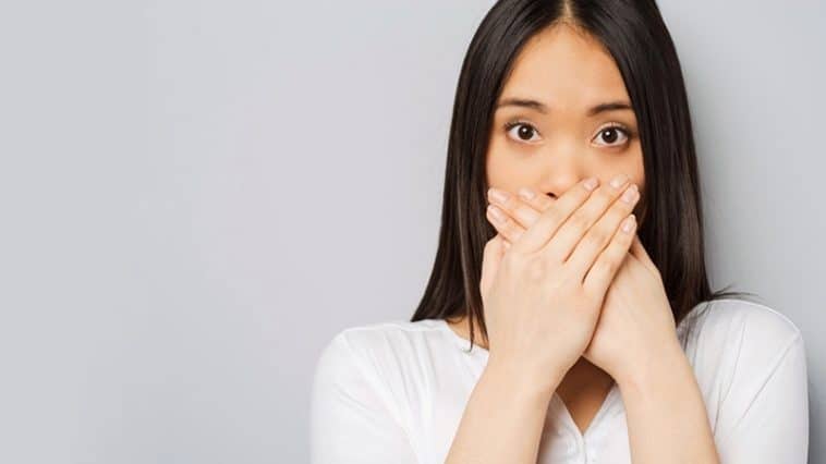 Begini 5 cara agar terhindar dari bau mulut, biar makin percaya diri