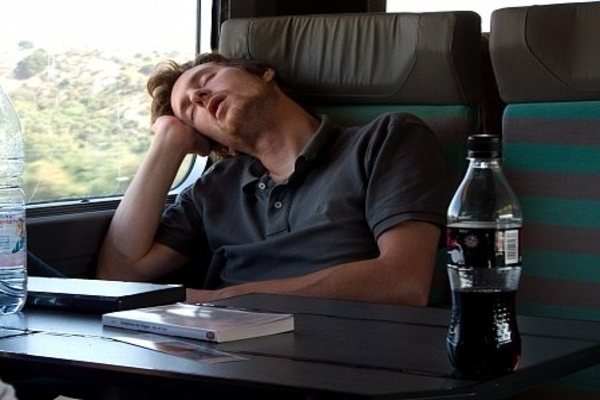 Ini yang harus dilakukan jika tertidur & kebablasan saat naik kereta