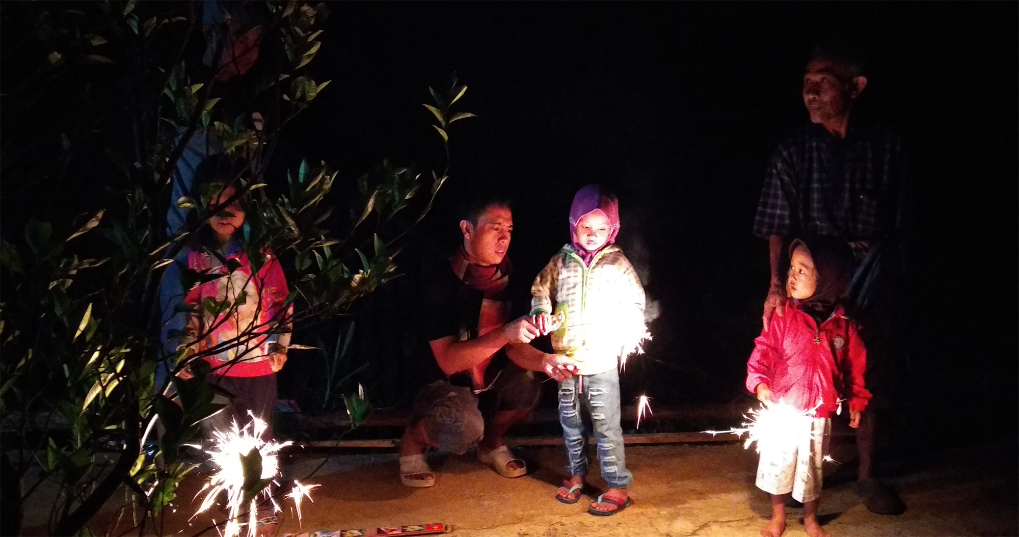 5 Kembang api ini aman dimainkan anak-anak menjelang Hari Raya