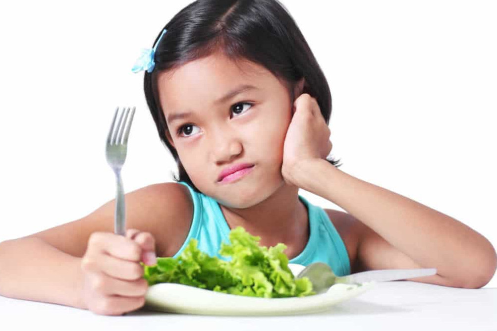 8 Cara atasi anak yang suka pilih makanan, mama kudu rileks