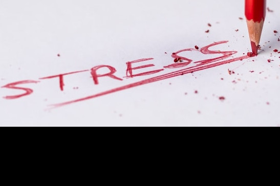 Lakukan 5 cara ini untuk mengatasi stres akibat pekerjaan
