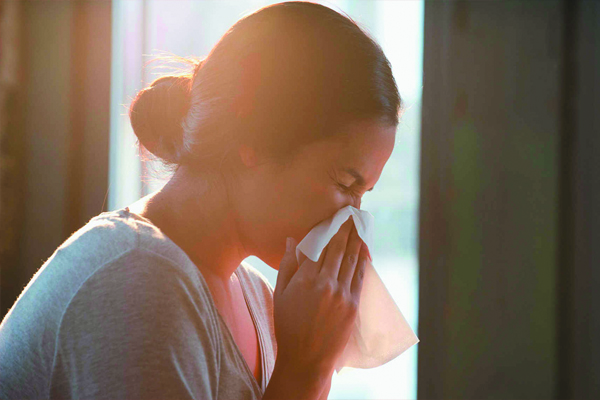 Bersin-bersin akibat alergi tungau, atasi dengan 3 cara ini