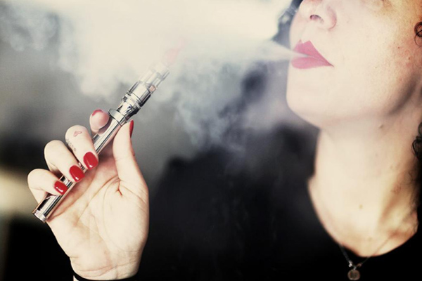 Tak lebih aman dari rokok biasa, ini 4 efek samping penggunaan vape